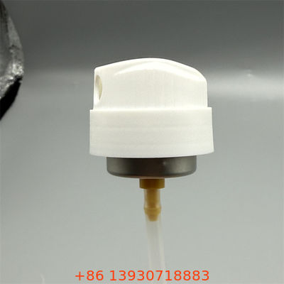 Защитный клапан для солнечной защиты в системах сельскохозяйственного орошения с кожухом для защиты от солнца и регулированием давления