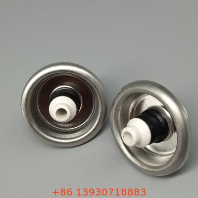 Прочный и высокопроизводительный распылительный клапан из полиуретановой пены для профессиональных установщиков изоляции с конструкцией против засорения и эргономичной рукояткой.