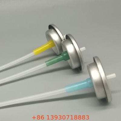 Элегантный дозирующий аэрозольный клапан для премиальных спреев для ухода за волосами с мелким распылением и контролируемой подачей