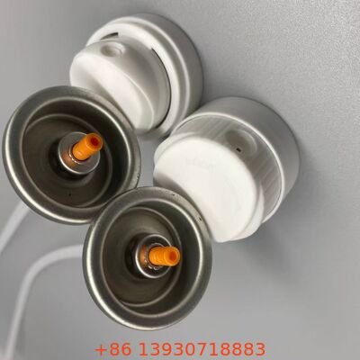 Аэрозольный клапан для сухого шампуня с приводом для направленного применения на корни